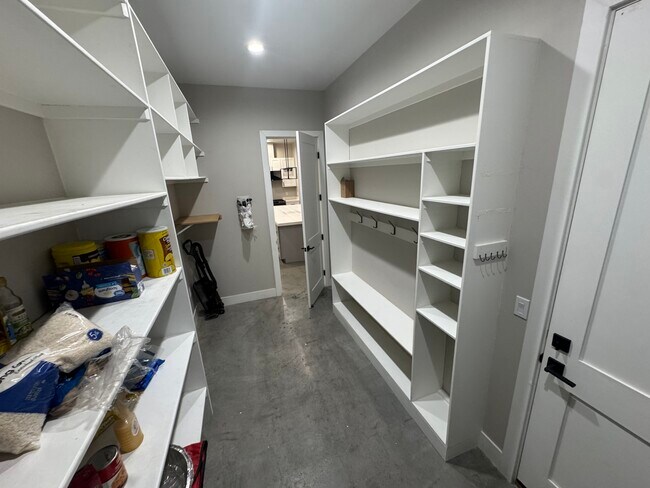 Building Photo - 6111 Meisenheimer Ave