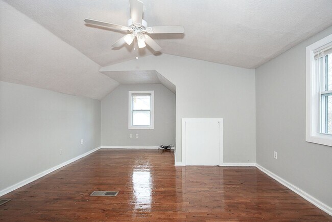 Building Photo - 3 Bed/1 Bath Single Family Home!