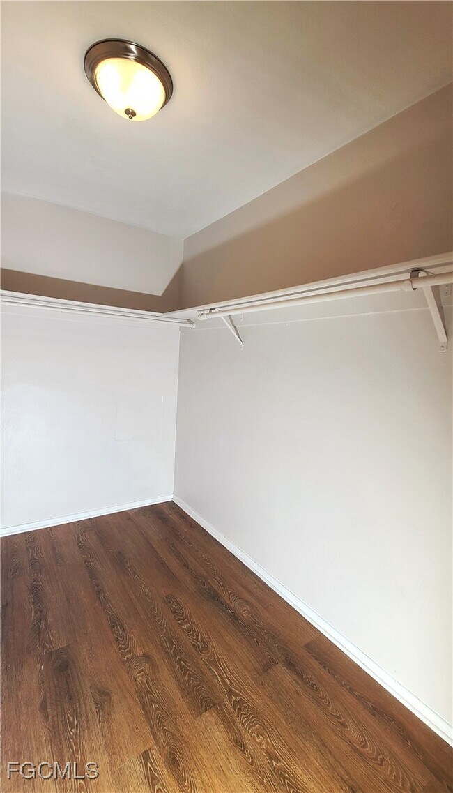 Building Photo - 930 SW 47th Terrace