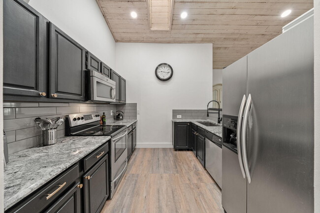 Building Photo - 465 Goldenwood Way