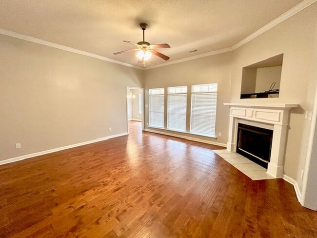 Building Photo - Coming soon! 10/10 Charming 3-bedroom bric...
