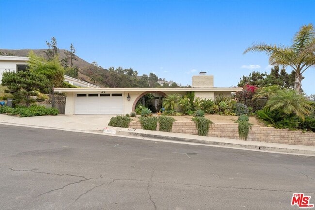 Primary Photo - 1324 El Hito Cir