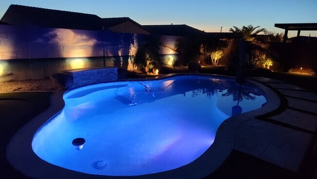 Building Photo - Beautiful 3 bedroom with pool in Cantamia!