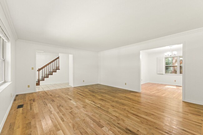 Building Photo - 2825 Inwood Ln