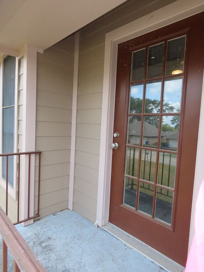 Building Photo - Remodeled in 2024! Gorgeous 3 Bdrm., 2 Bath Duplex in Whitehouse ISD!