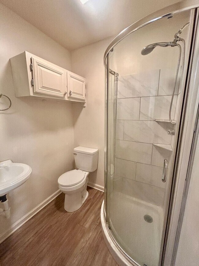 Building Photo - 152 Walnut St