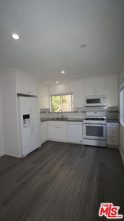 Building Photo - 844 6th St