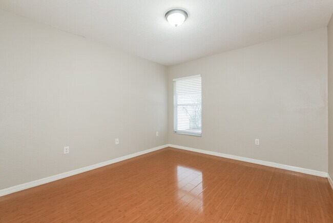 Building Photo - 2607 Pine Valley Dr