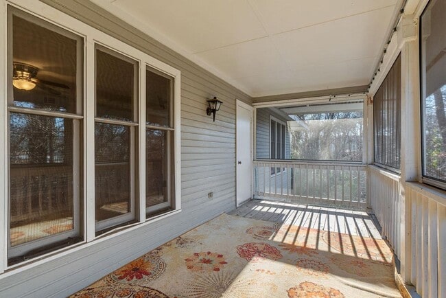Building Photo - 2 Bedroom Condo Near Rex Hospital!