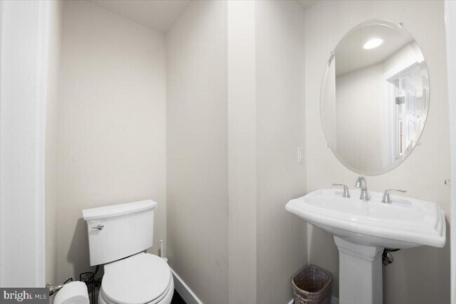 Building Photo - 12611 Macaulay St