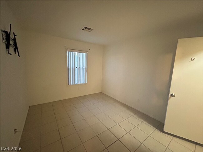 Building Photo - 5111 S Lindell Rd