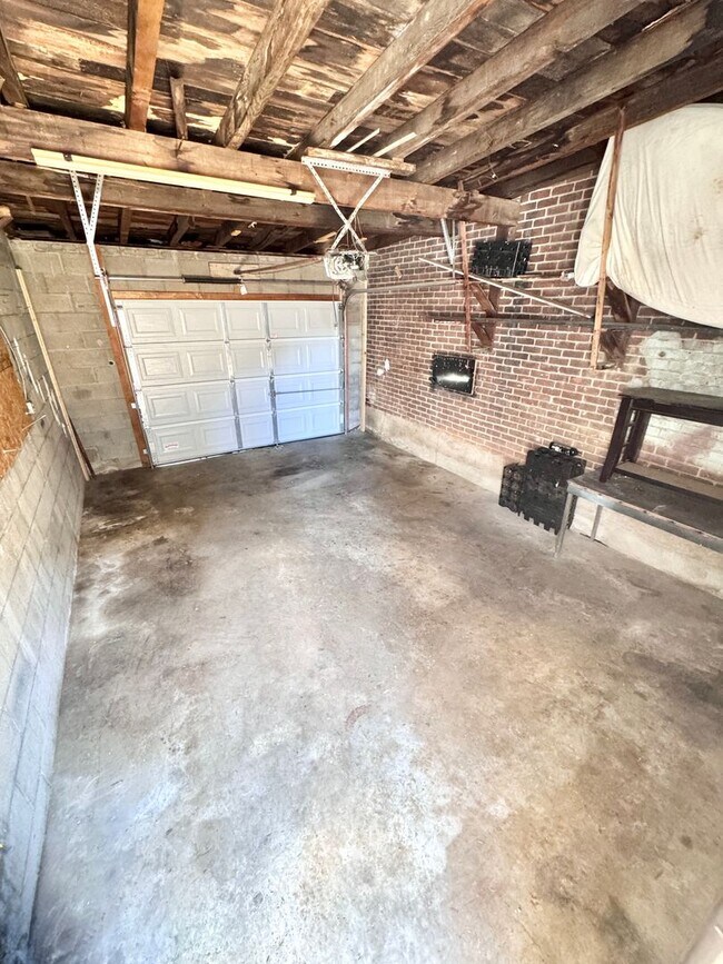 Building Photo - 535 Tilghman St