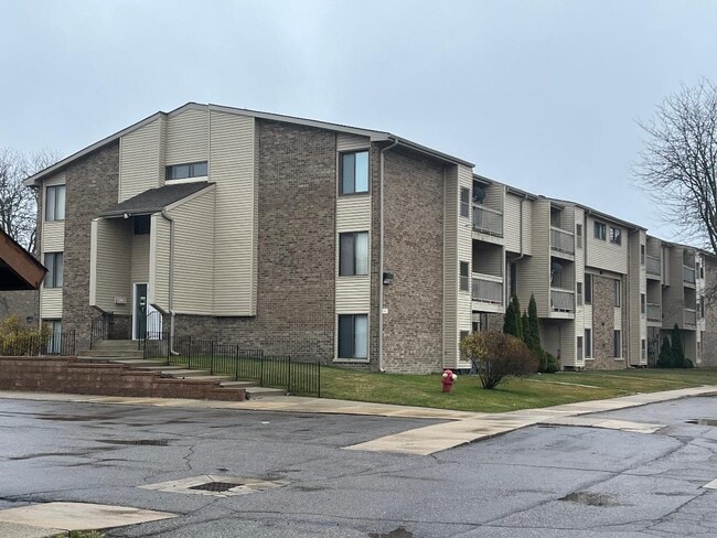 Building Photo - 30475 W 14 Mile Rd