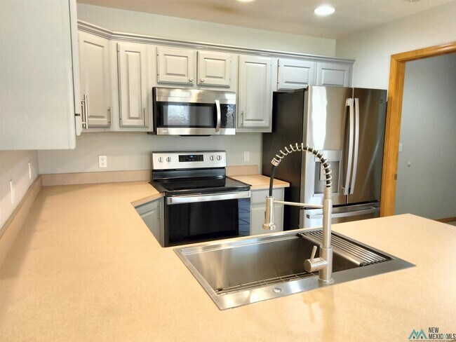 Building Photo - 2301 Reese Dr