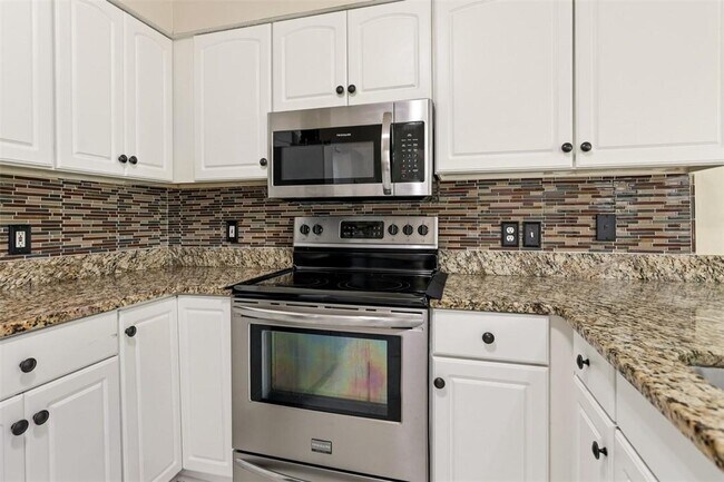 Building Photo - 14 Sandy Pond Ct