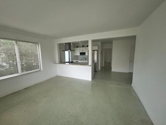 Building Photo - 7430 Carlyle Ave