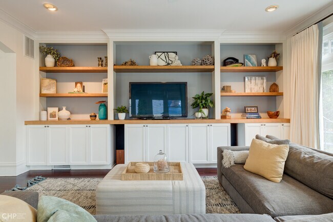 Building Photo - 2663 N Marshfield Ave