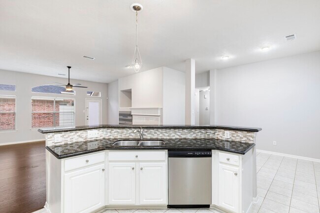 Building Photo - 35 Auburn Path Dr