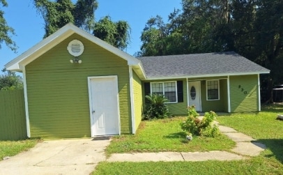 Primary Photo - 930 Lakeside Dr