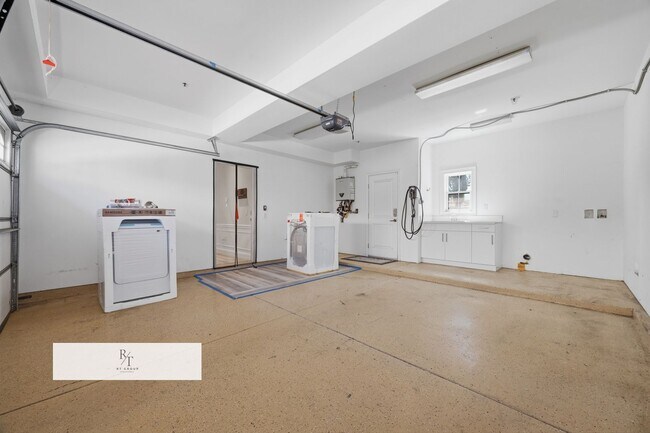 Building Photo - Beautiful Mediterranean Luxury Home in Exclusive Gated Villa Sierra, Arcadia