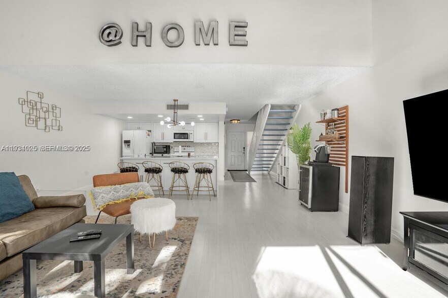 Building Photo - 1281 W Fairway Rd