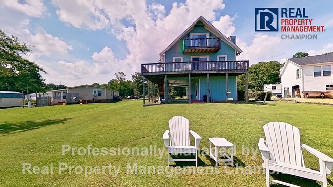 Building Photo - Charming Water Front Home with Private Dock