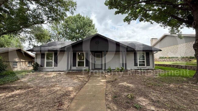 Building Photo - 306 Wildbriar Dr