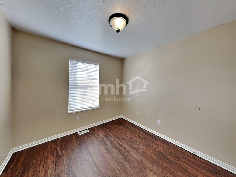 Building Photo - 771 S 900 E