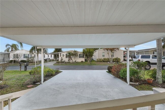 Building Photo - 7073 SE Birchwood Ln