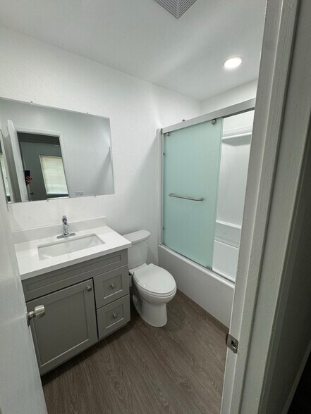 Building Photo - 8740 Lomita Dr