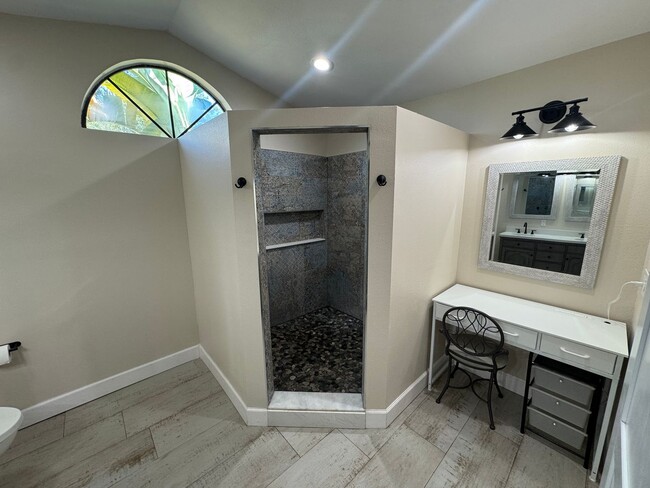 Building Photo - Your Dream Home Awaits! MASSIVE Backyard! ...