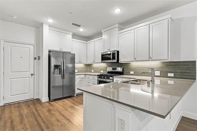 Building Photo - 537 Parkside Dr