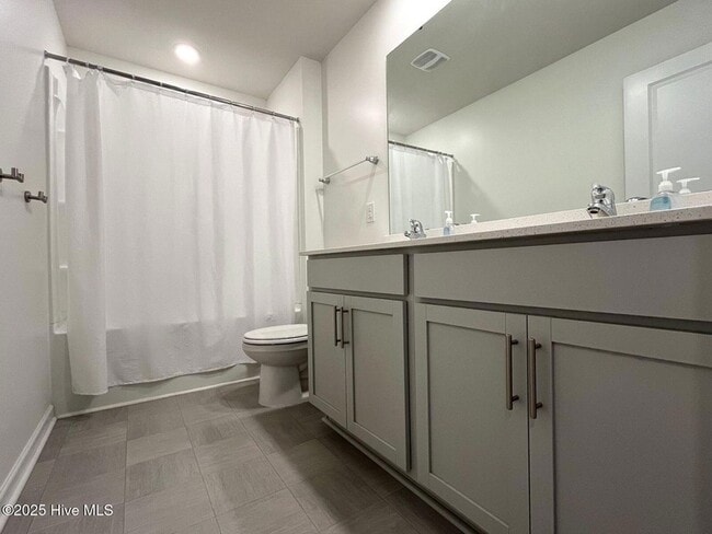 Building Photo - 275 Roberts Pl