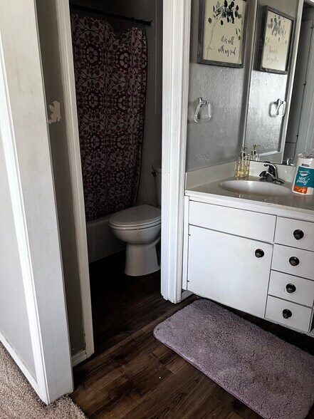 Building Photo - 1108 W Plato Rd