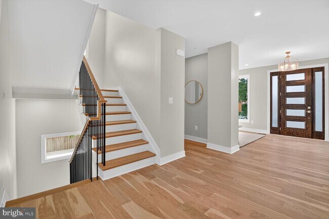 Building Photo - 5310 Cathedral Ave NW