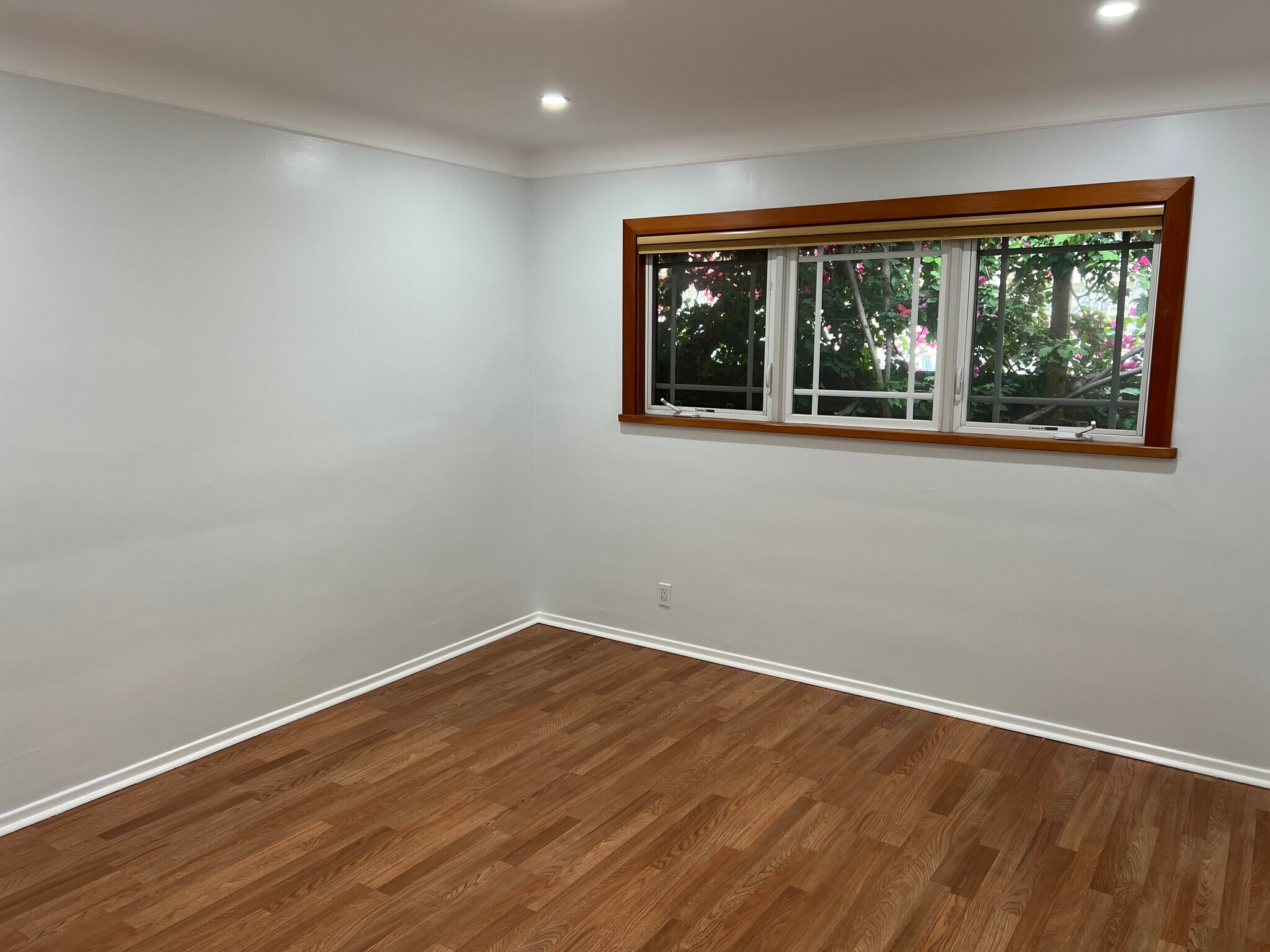 Building Photo - 11160 Greenlawn Ave