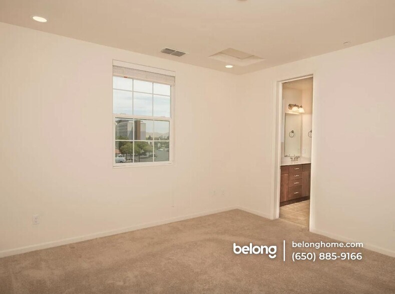 Building Photo - 39872 Sawyer Terrace