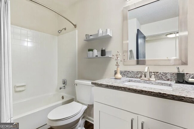 Building Photo - 3500 Windcliff Dr SE