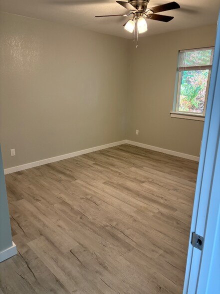 Building Photo - 682 Elm Ave