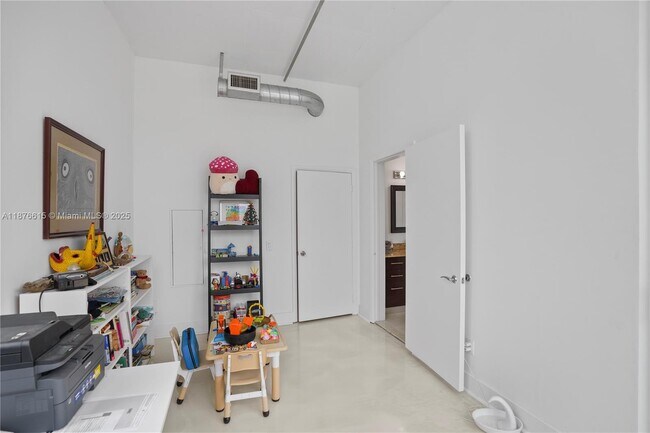 Building Photo - 3029 NE 188th St
