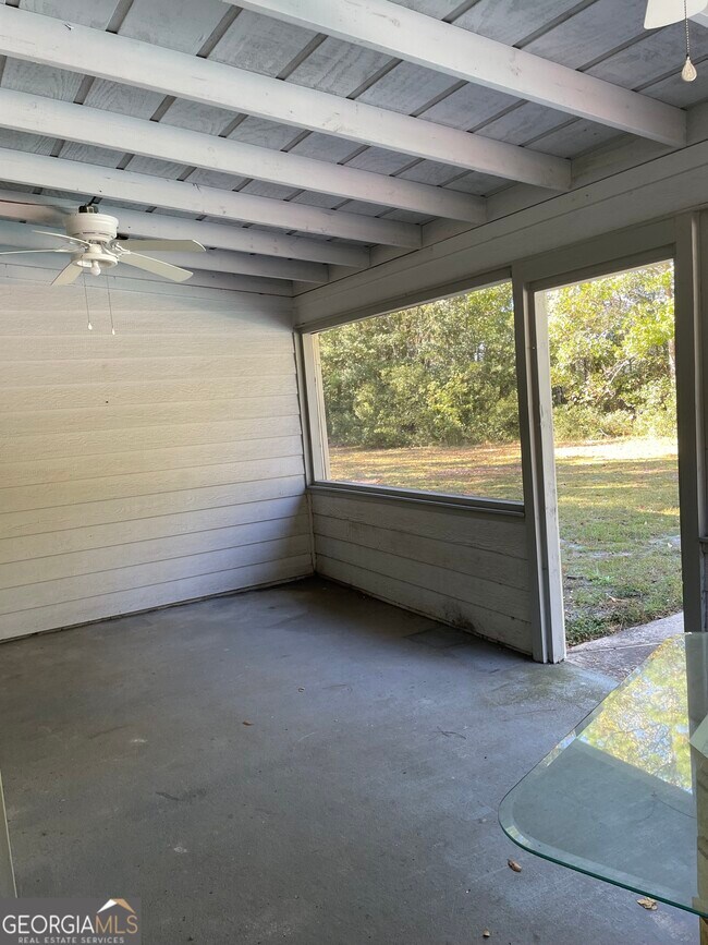 Building Photo - 211 N Woodvalley Dr