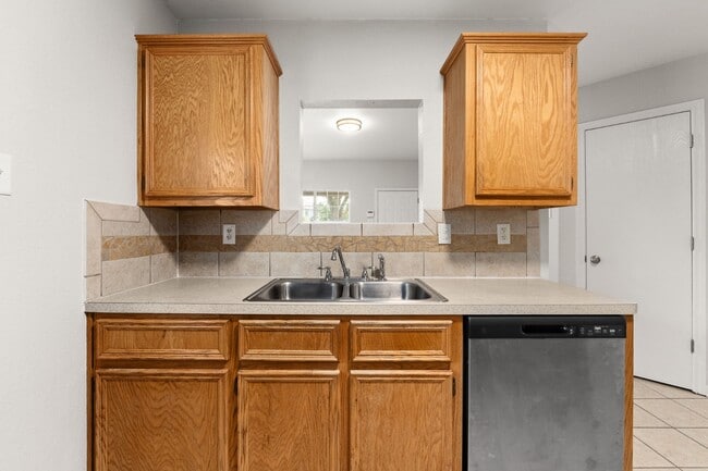 Building Photo - 1404 Chips Dr