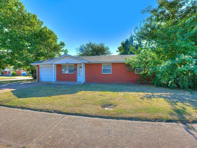 Building Photo - 3 Bed/1.5 Bath House Near Norman North HS