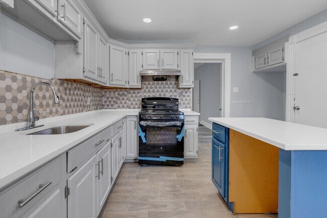 Building Photo - 555 Jefferson Ave