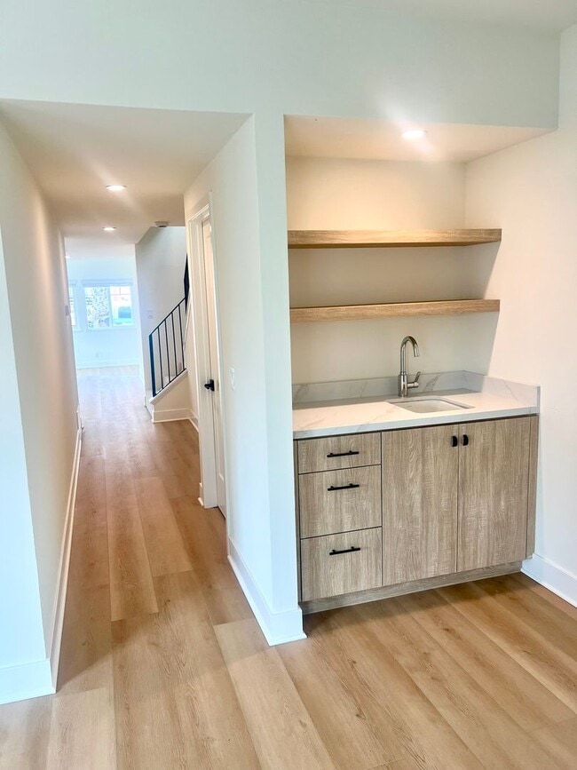 Building Photo - 202 18th St