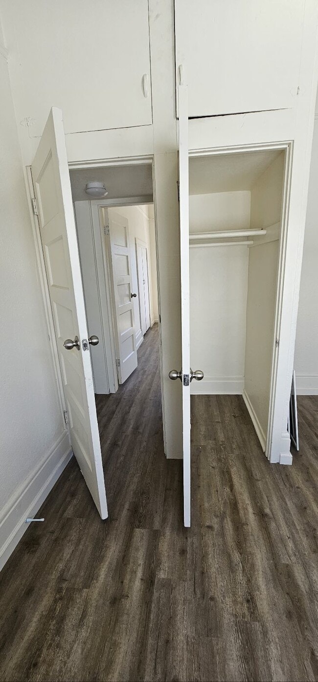 Building Photo - Enchanting & Sunlit Upstairs Unit – Recent...
