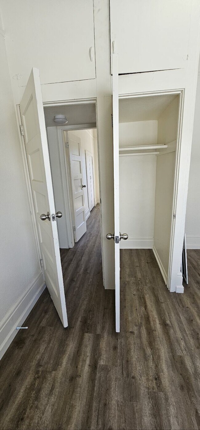 Building Photo - **Move-in special: 50% off first month!** ...