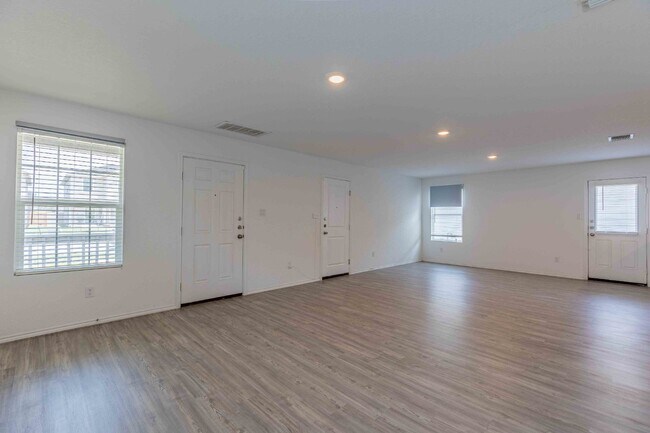 Building Photo - 6562 Runaway Row