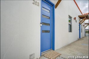 Building Photo - 1542 N Alamo St