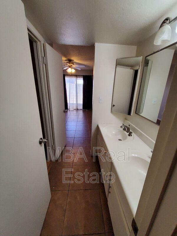 Building Photo - 908 S Casitas Dr